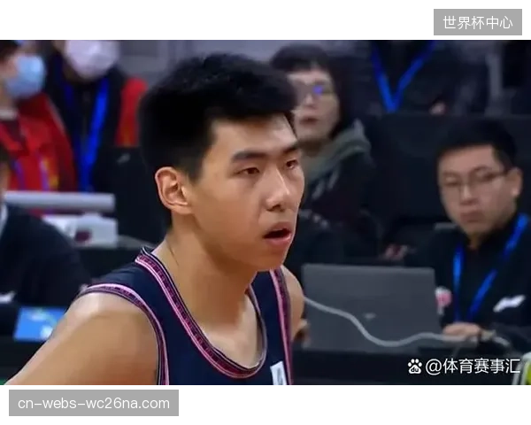 广州中锋徐昕数据全面提升,以断层式领先优势斩获最具进步球员奖。 广州中锋徐昕数据全面提升,以断层式领先优势斩获最具进步球员奖。